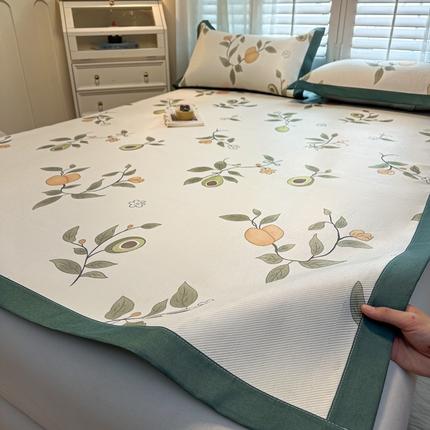 91家纺网 家纺一手货源 找家纺 席佬大 2025新款高克重卡通数码印花冰藤席床席床笠款 牛油果-平铺款