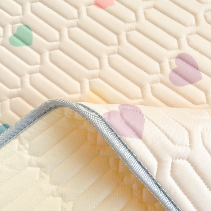 91家纺网 家纺一手货源 找家纺 川悦生活 2025新款小阪凉感丝印花凉席-学生床 浪漫普拉达