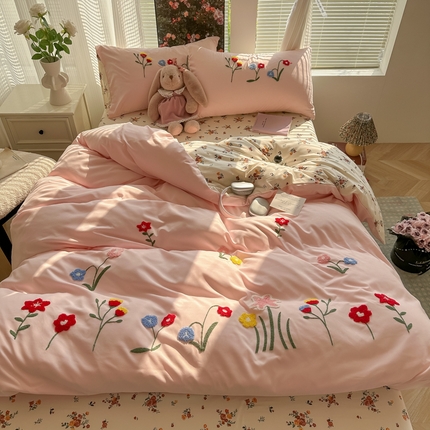 91家纺网 家纺一手货源 找家纺 子钦家纺 2025新款云朵棉毛巾绣床单床笠四件套宿舍儿童-繁花似锦 奶油粉