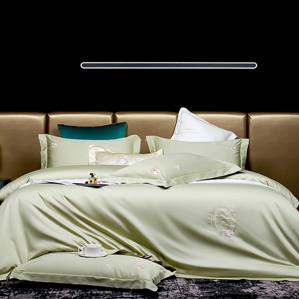 91家纺网 家纺一手货源 找家纺 U品汇 2025新款60s支贡缎长绒棉刺绣花四件套纯棉全棉100%棉礼盒包装 安妮贝尔-抹茶绿