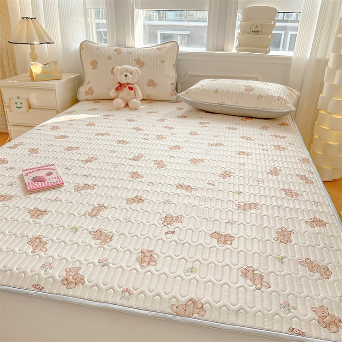 91家纺网 家纺一手货源 找家纺 慕尚家纺 2025新款小清新凉感丝乳胶席 宝贝小熊