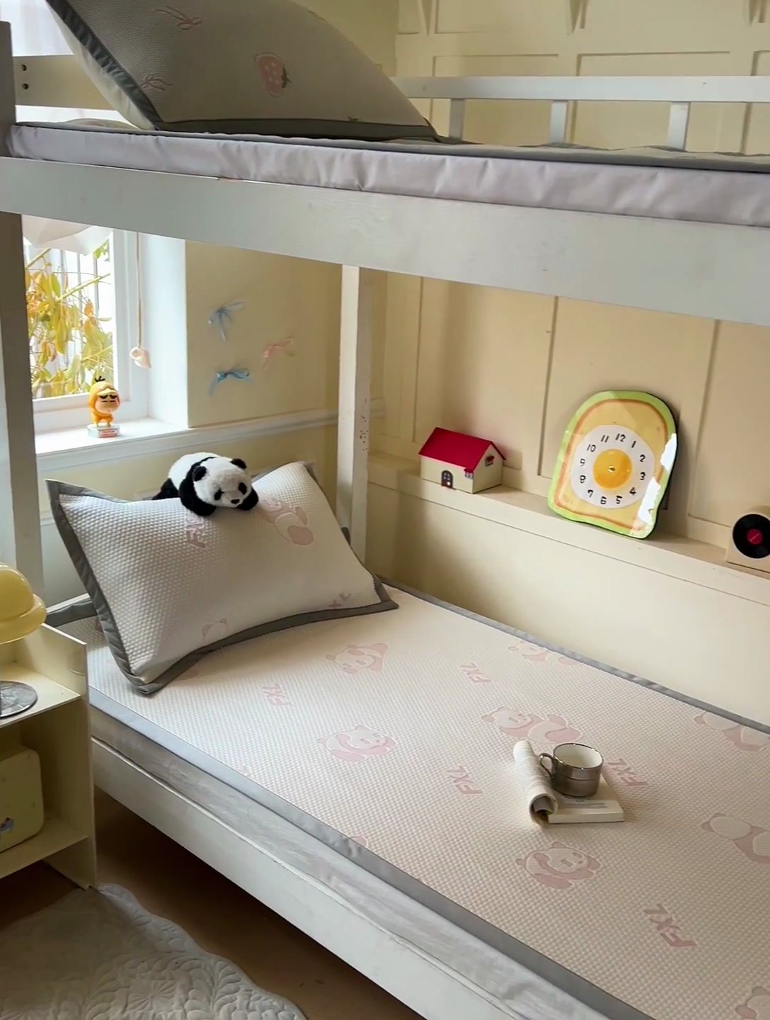 91家纺网 家纺一手货源 找家纺 富馨莱 2025新款A类480克PE凉感凉豆豆凉席三件套和单件学生款 熊猫嘟嘟-粉