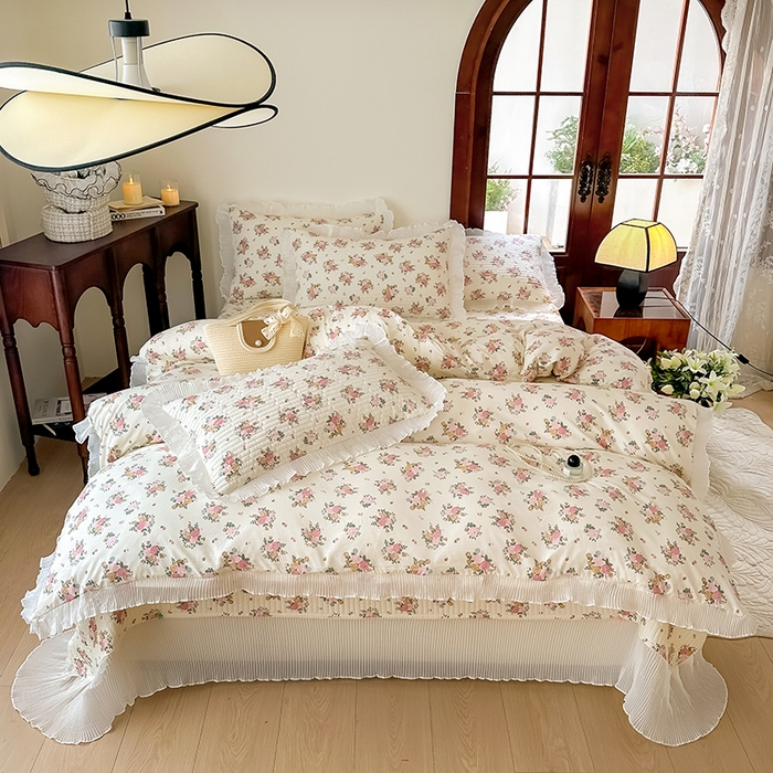 91家纺网 家纺一手货源 找家纺 赫本家纺  2025新款水洗棉花边款夹棉床盖三件套四件套 寇依娜