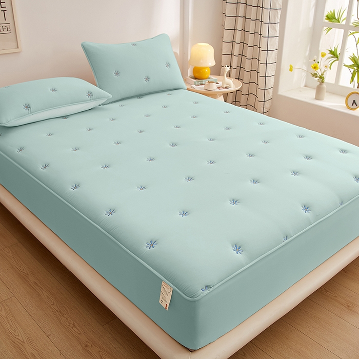91家纺网 家纺一手货源 找家纺 盛眠 2025新款水洗棉刺绣夹棉床笠床罩家用床垫套 雏菊 绿