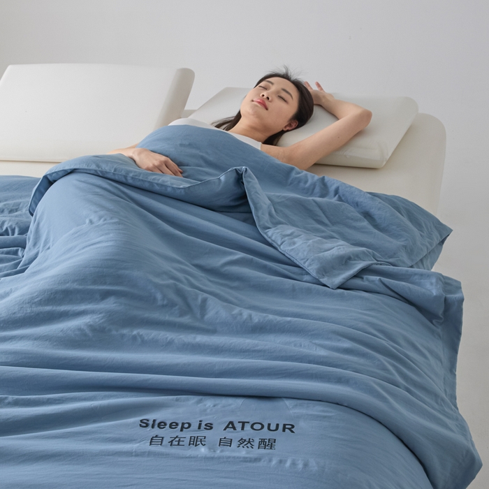 91家纺网 家纺一手货源 找家纺 暖芯家纺 2025新款亚朵同款深睡Pro夏被自在眠自然醒 普鲁士蓝
