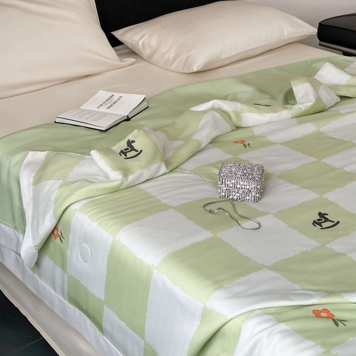 91家纺网 家纺一手货源 找家纺 茧羽世家 2025新款天丝银萃沁氧抗菌系列夏被子被芯 绿野棋语