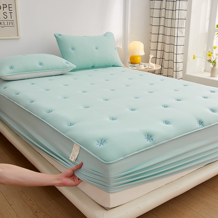 91家纺网 家纺一手货源 找家纺 盛眠 2025新款水洗棉刺绣夹棉床笠床罩家用床垫套 雏菊 绿