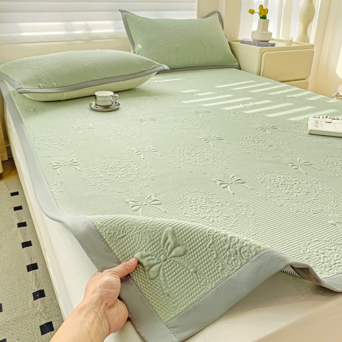 91家纺网 家纺一手货源 找家纺 富馨莱 2025新款A类480克PE凉感凉豆豆凉席三件套和单件平铺款 蝴蝶結-绿