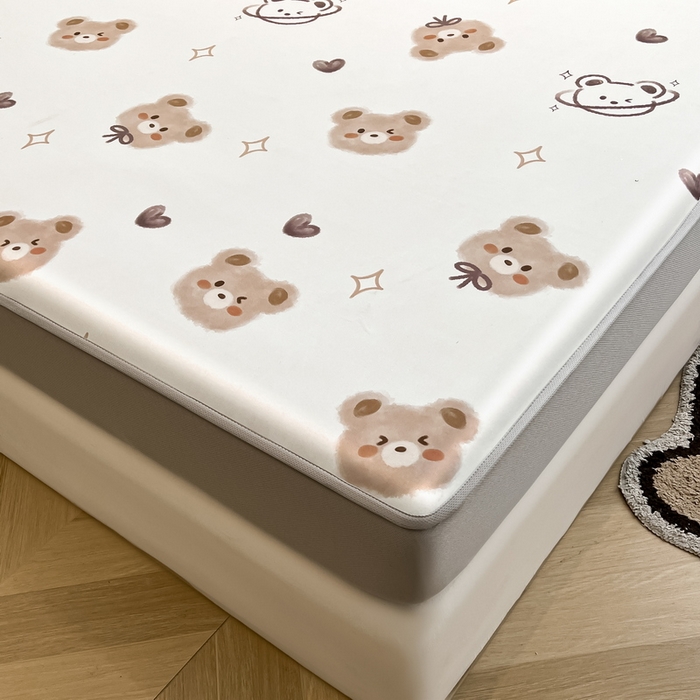 91家纺网 家纺一手货源 找家纺 2025春夏新款独家研发太空层凉感软席冰丝印花凉席床笠款 黄油小熊