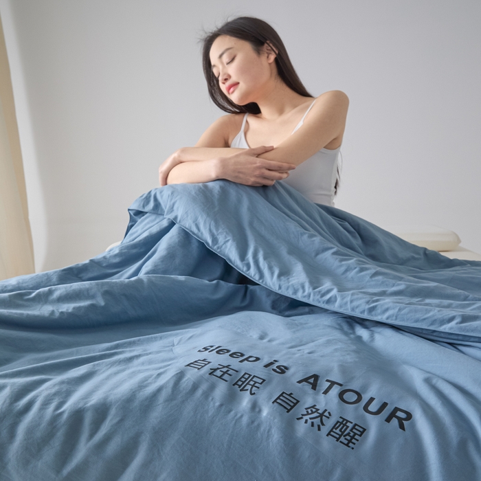 91家纺网 家纺一手货源 找家纺 暖芯家纺 2025新款亚朵同款深睡Pro夏被自在眠自然醒 普鲁士蓝