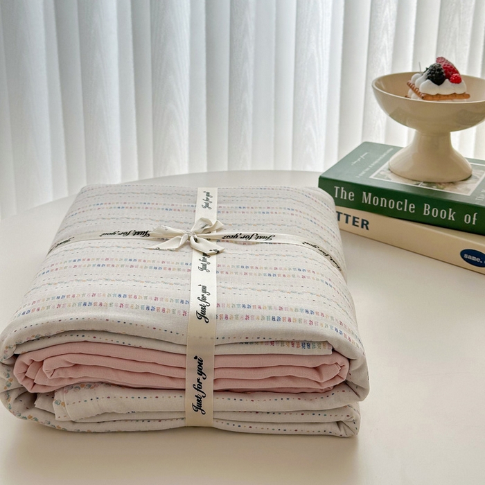 91家纺网 家纺一手货源 找家纺 塞纳 2026新款.全棉有氧双层纱四件套-场景一 绛妍-米