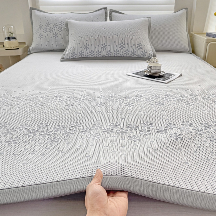 91家纺网 家纺一手货源 找家纺 富馨莱 2025新款A类480克PE凉感凉豆豆凉席三件套和单件平铺款 倾城