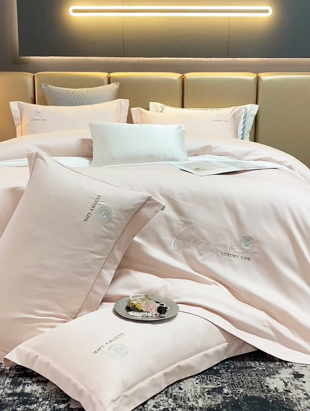 91家纺网 家纺一手货源 找家纺 U品汇 2025新款60s支贡缎长绒棉刺绣花四件套纯棉全棉100%棉礼盒包装 简凡-豆沙