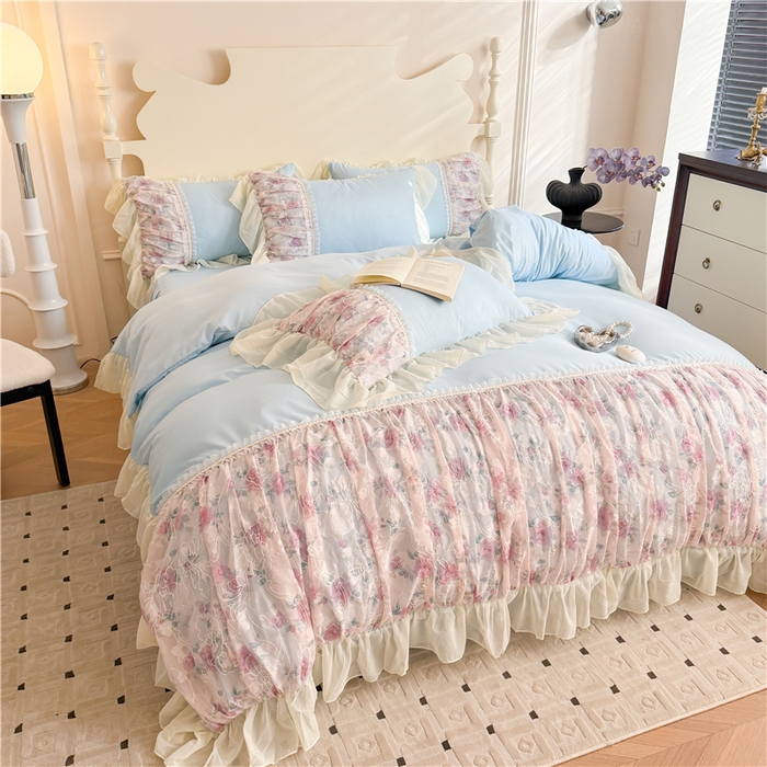 91家纺网 家纺一手货源 找家纺 富盛家纺 2025新款水洗亲肤棉雪纺印绣工艺四件套公主风四件套巴黎春天系列 巴黎春天-蓝