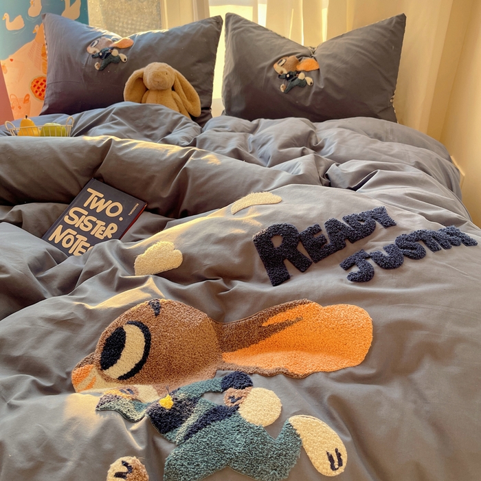 91家纺网 家纺一手货源 找家纺 慕尚家纺 2025新款春夏新款色织水洗棉毛巾绣四件套 朱迪