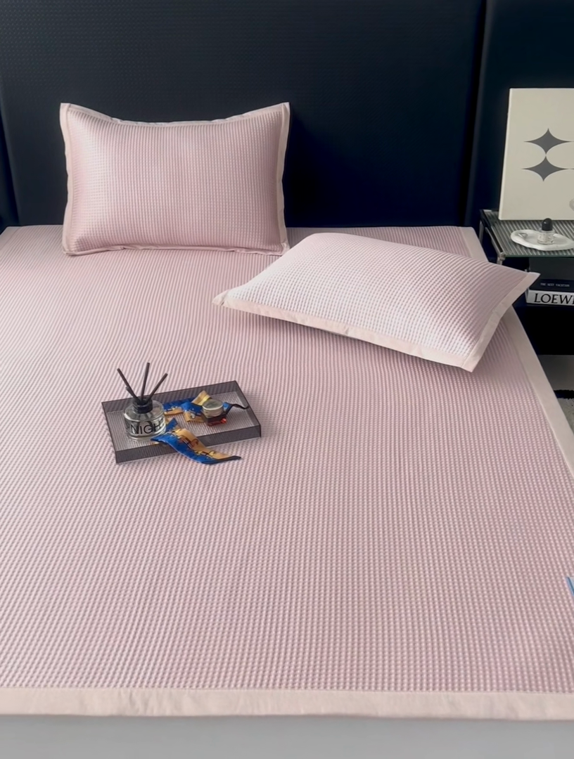 91家纺网 家纺一手货源 找家纺 安哆啦家纺 2025新款480克高端PE冰豆豆软凉席 华夫格-樱花粉