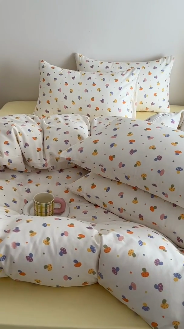 91家纺网 家纺一手货源 找家纺 2025新款全棉有氧A类母婴级双层纱印花四件套 彩菇轻语