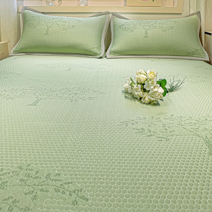 91家纺网 家纺一手货源 找家纺 富馨莱 2025新款A类480克PE凉感凉豆豆凉席三件套和单件床笠款 发财树-绿