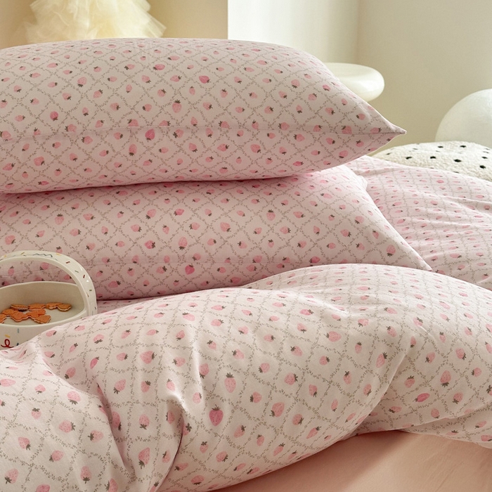 91家纺网 家纺一手货源 找家纺 塞纳 2026新款.全棉有氧双层纱四件套-场景一 奶油草莓-紫