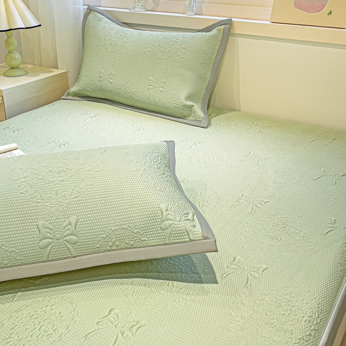 91家纺网 家纺一手货源 找家纺 富馨莱 2025新款A类480克PE凉感凉豆豆凉席三件套和单件床笠款 蝴蝶結-绿