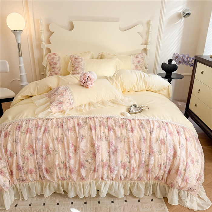 91家纺网 家纺一手货源 找家纺 富盛家纺 2025新款水洗亲肤棉雪纺印绣工艺四件套公主风四件套巴黎春天系列 巴黎春天-黄