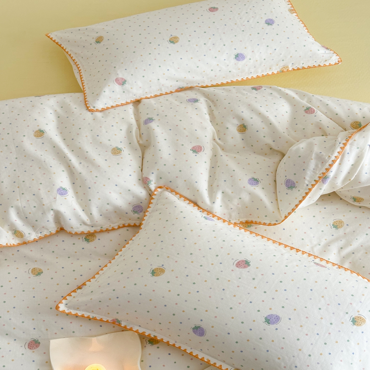 91家纺网 家纺一手货源 找家纺 2025新款工艺款全棉双层纱小清新贝壳边四件套 奶球