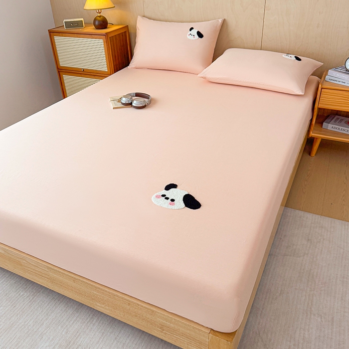 91家纺网 家纺一手货源 找家纺 澳梵家居 2025新款A类全棉毛巾绣床笠 大耳朵狗-粉玉