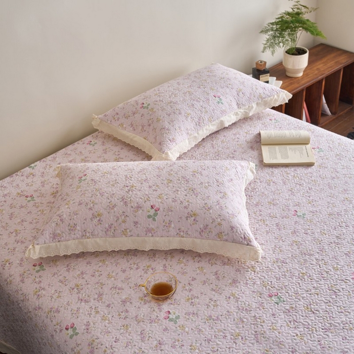 91家纺网 家纺一手货源 找家纺 漫仙阁家纺 2025新款热卖法式花边款加厚床盖床盖三件套 粉草莓