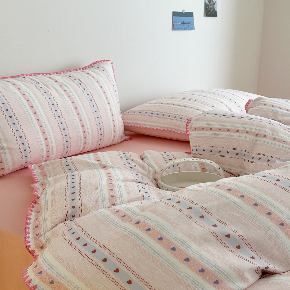 91家纺网 家纺一手货源 找家纺 2025新款工艺款全棉双层纱小清新贝壳边四件套 小心动