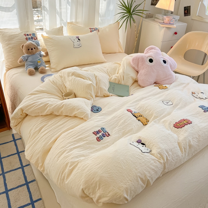 91家纺网 家纺一手货源 找家纺 韩巢家纺 2025新款超柔水洗棉毛巾绣四件套 动物乐园-奶黄