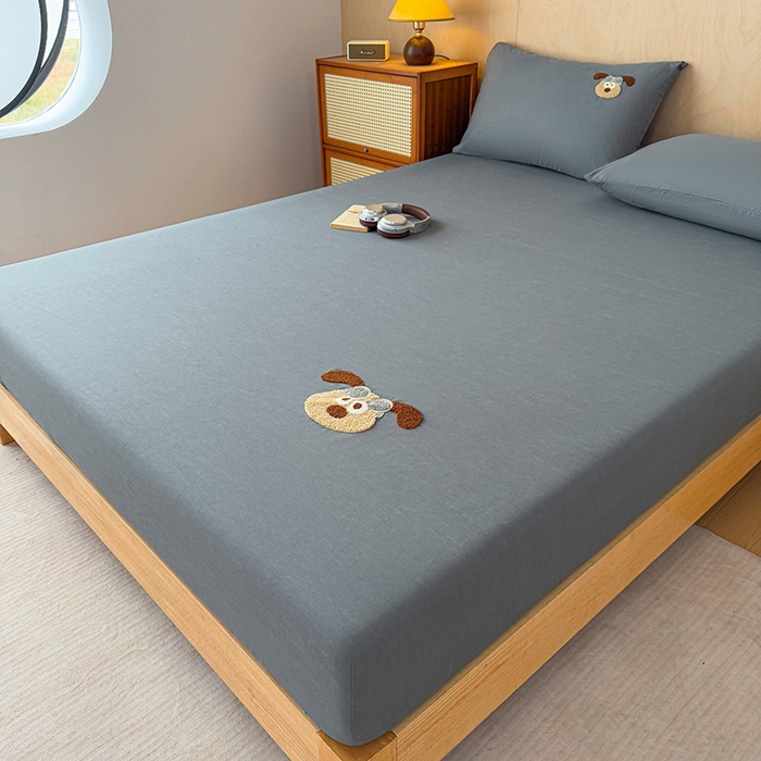 91家纺网 家纺一手货源 找家纺 澳梵家居 2025新款A类全棉毛巾绣床笠 飞天小狗-灰色