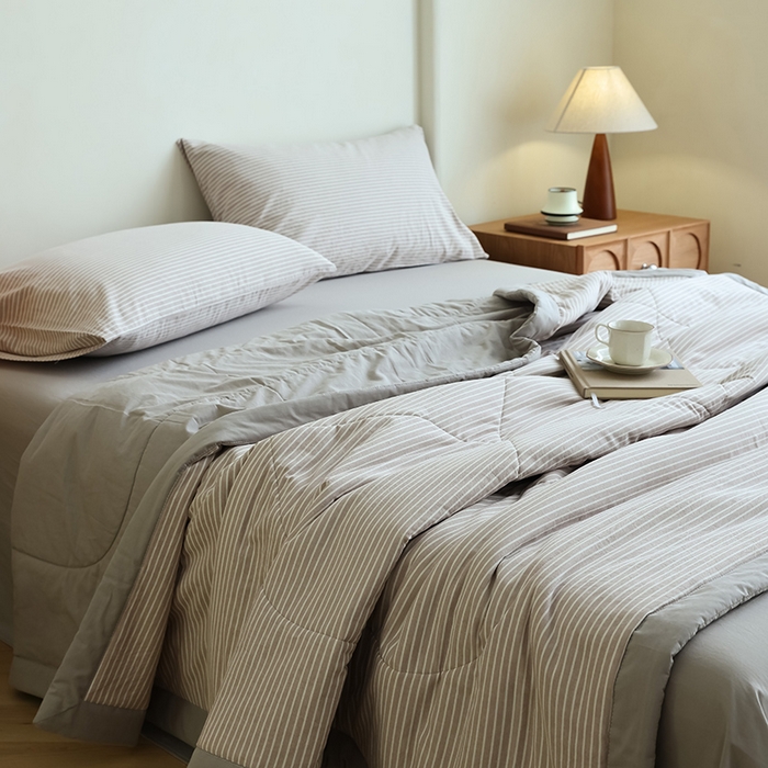 91家纺网 家纺一手货源 找家纺 雯雨家纺 2025新款A类无印风里外全棉纯棉水洗棉新疆棉花夏被夏凉被空调被 米细条