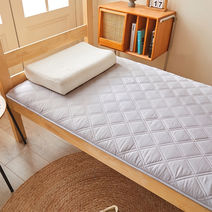 91家纺网 家纺一手货源 找家纺 丽诺床垫 2025新款氧乐棉三明治学生床垫 浅灰