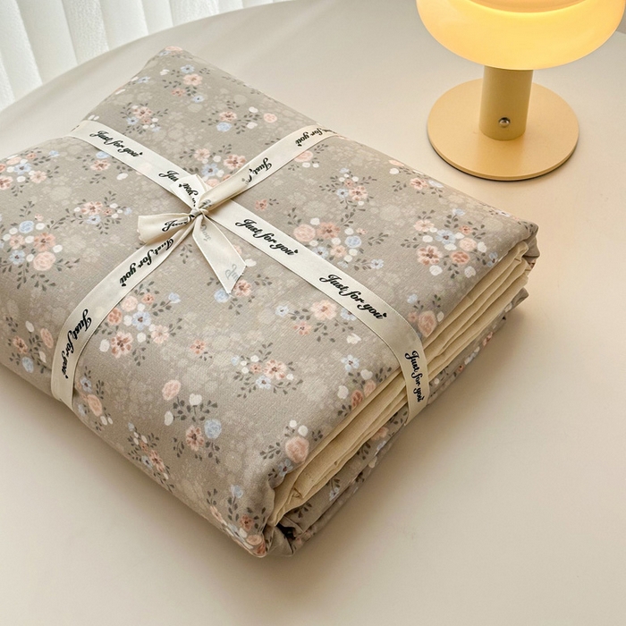 91家纺网 家纺一手货源 找家纺 塞纳 2026新款.全棉有氧双层纱四件套-场景一 花间梦-咖