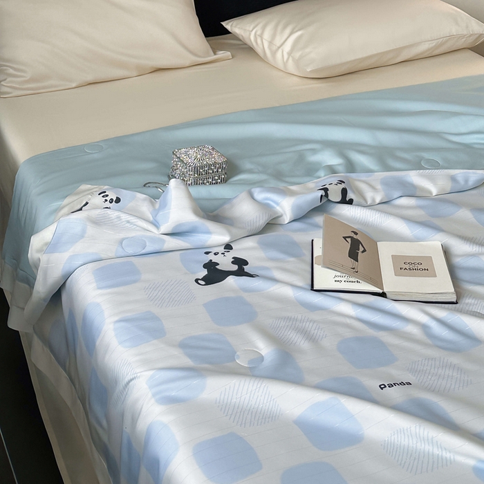 91家纺网 家纺一手货源 找家纺 茧羽世家 2025新款天丝银萃沁氧抗菌系列夏被子被芯 熊猫趣格