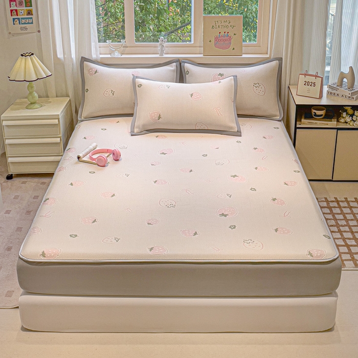 91家纺网 家纺一手货源 找家纺 富馨莱 2025新款A类480克PE凉感凉豆豆凉席三件套和单件床笠款 草莓乐园