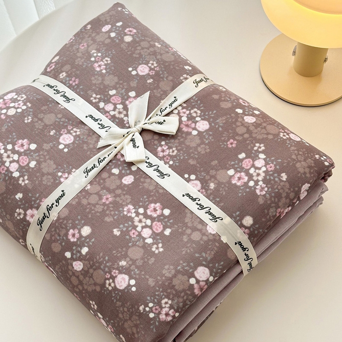 91家纺网 家纺一手货源 找家纺 塞纳 2026新款.全棉有氧双层纱四件套-场景一 花间梦-棕