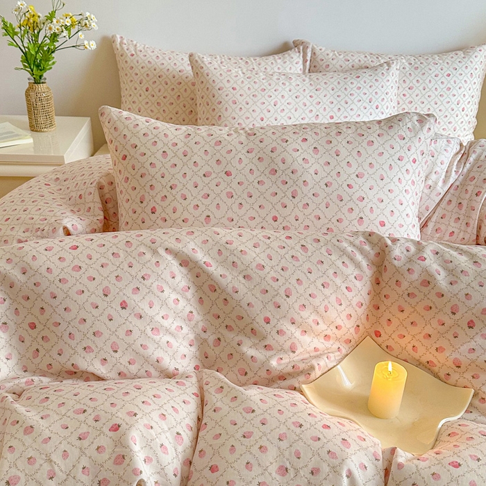 91家纺网 家纺一手货源 找家纺 塞纳 2026新款.全棉有氧双层纱四件套-场景一 奶油草莓-咖