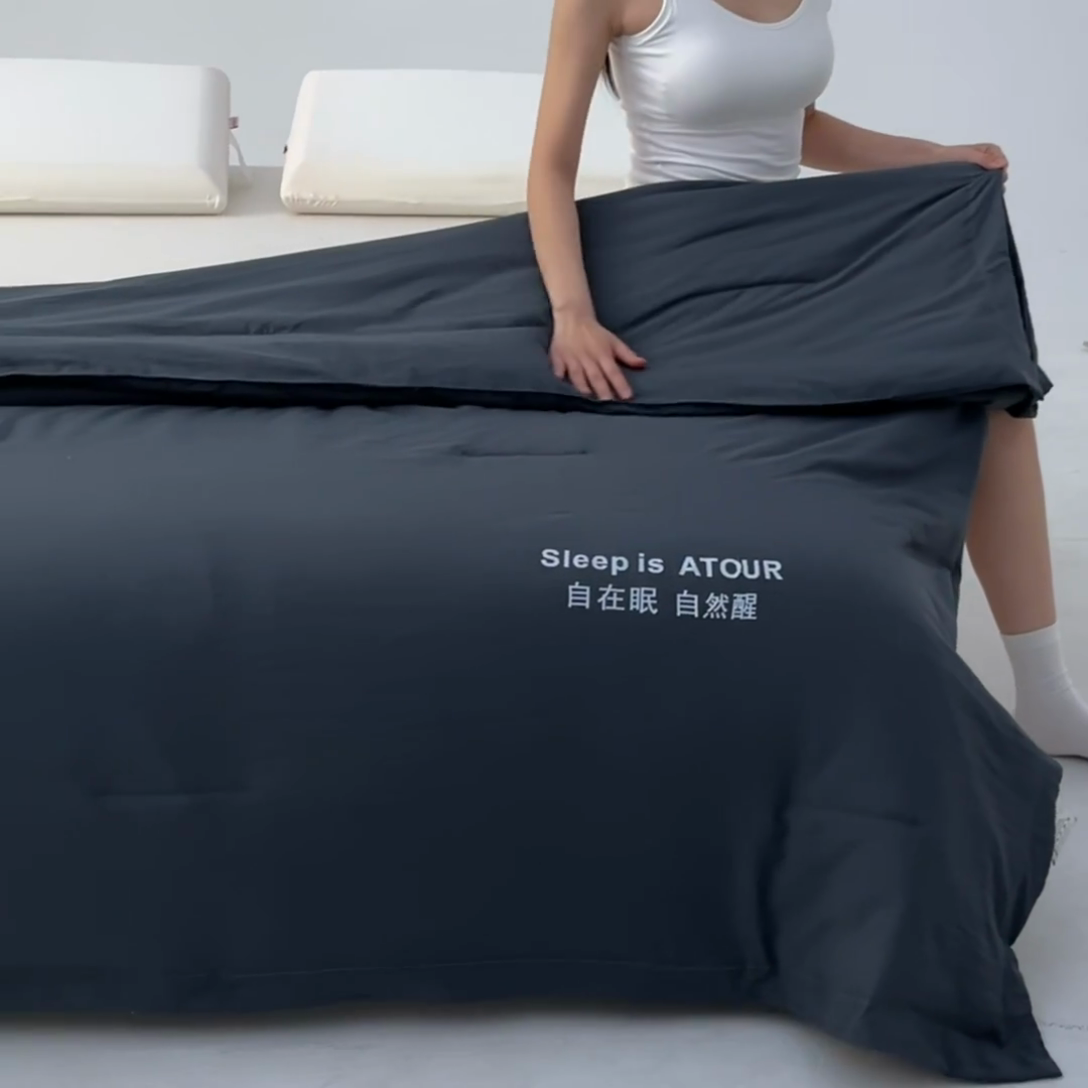 91家纺网 家纺一手货源 找家纺 暖芯家纺 2025新款亚朵同款深睡Pro夏被自在眠自然醒 深灰