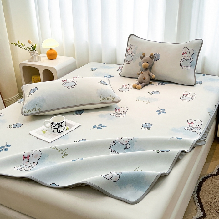 91家纺网 家纺一手货源 找家纺 2025春夏新款独家研发太空层凉感软席冰丝印花凉席床笠款 安妮兔