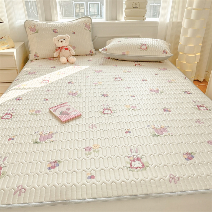 91家纺网 家纺一手货源 找家纺 慕尚家纺 2025新款小清新凉感丝乳胶席 紫藤小兔