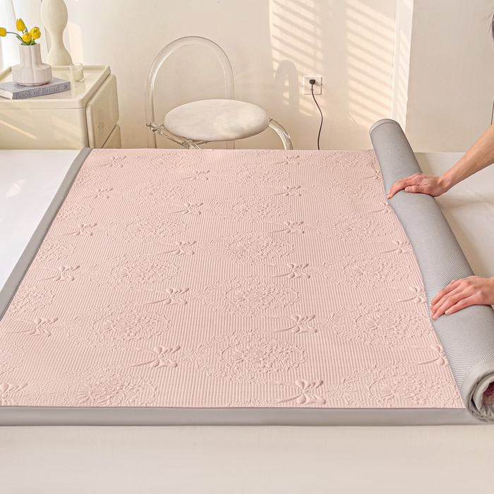 91家纺网 家纺一手货源 找家纺 富馨莱 2025新款A类480克PE凉感凉豆豆凉席三件套和单件平铺款 蝴蝶結-奶昔粉