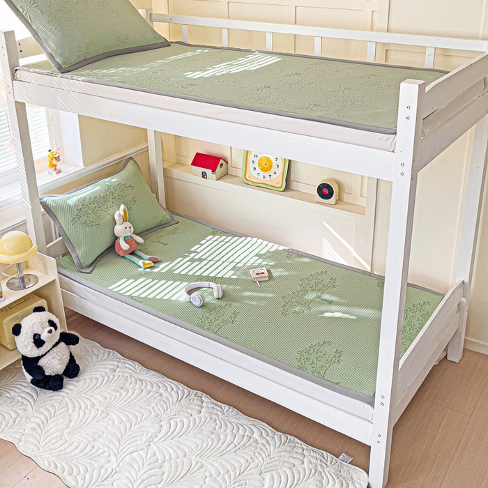 91家纺网 家纺一手货源 找家纺 富馨莱 2025新款A类480克PE凉感凉豆豆凉席三件套和单件学生款 发财树-绿