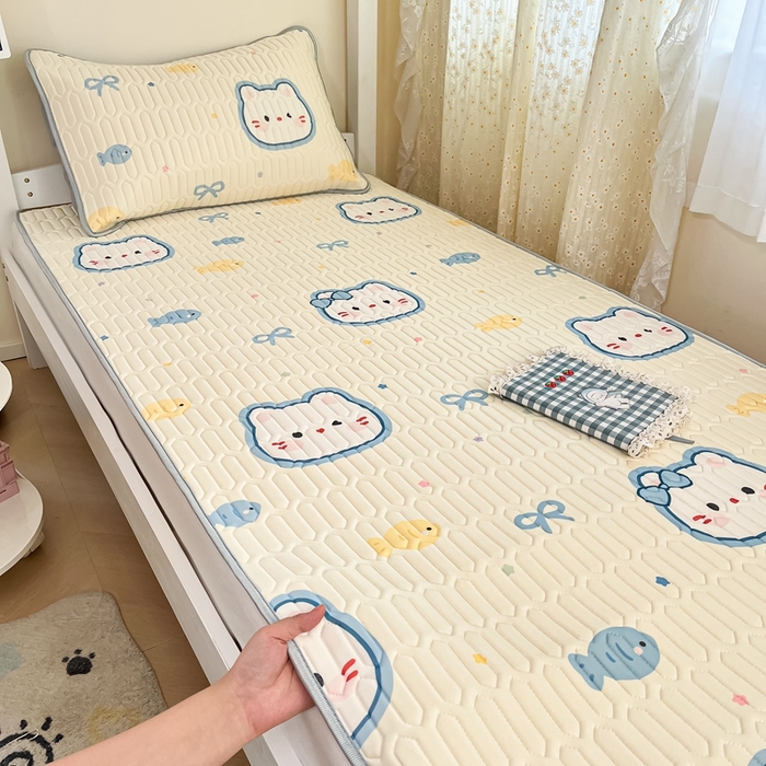 91家纺网 家纺一手货源 找家纺 川悦生活 2025新款小阪凉感丝印花凉席-学生床 猫猫酱