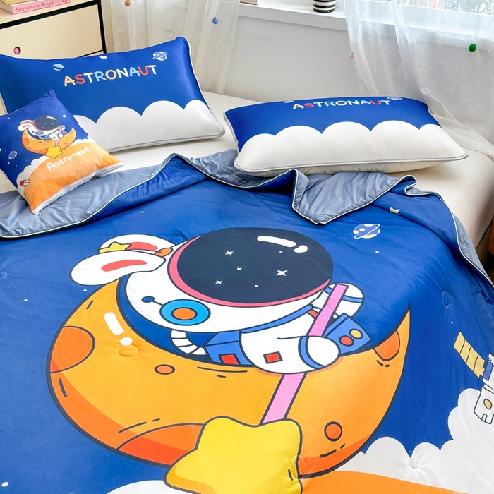 91家纺网 家纺一手货源 找家纺 ds生活馆 2025新款A类大版卡通凉感丝夏被 流浪太空