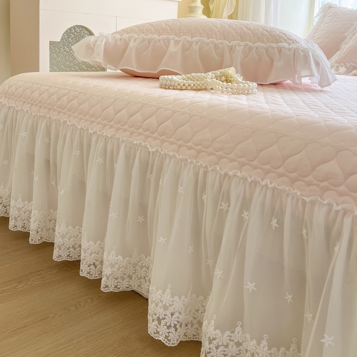 91家纺网 家纺一手货源 找家纺 （总）亲亲公主家纺2025新款100支长绒棉全棉蕾丝夹棉床盖四件套-巴黎春天