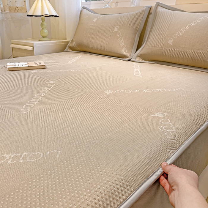 91家纺网 家纺一手货源 找家纺 富馨莱 2025新款A类480克PE凉感凉豆豆凉席三件套和单件床笠款 绅士咖