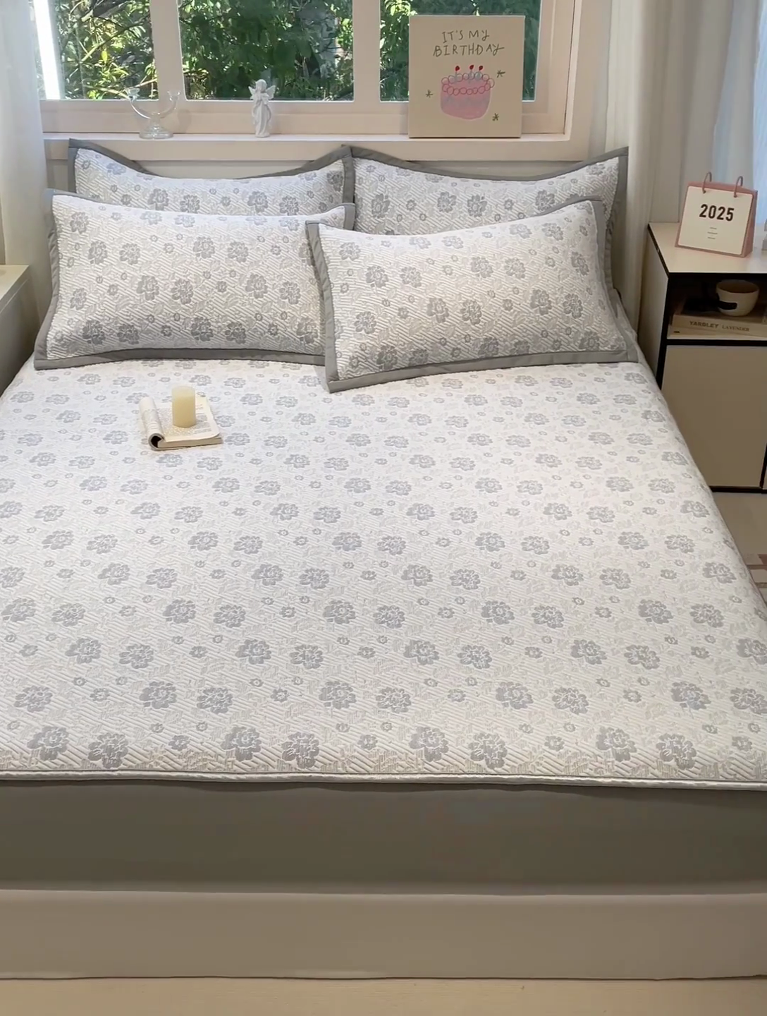 91家纺网 家纺一手货源 找家纺 富馨莱 2025新款A类480克PE凉感凉豆豆凉席三件套和单件床笠款 玫瑰花园-灰