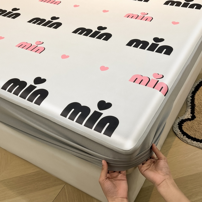 91家纺网 家纺一手货源 找家纺 2025春夏新款独家研发太空层凉感软席冰丝印花凉席床笠款 甜心粉