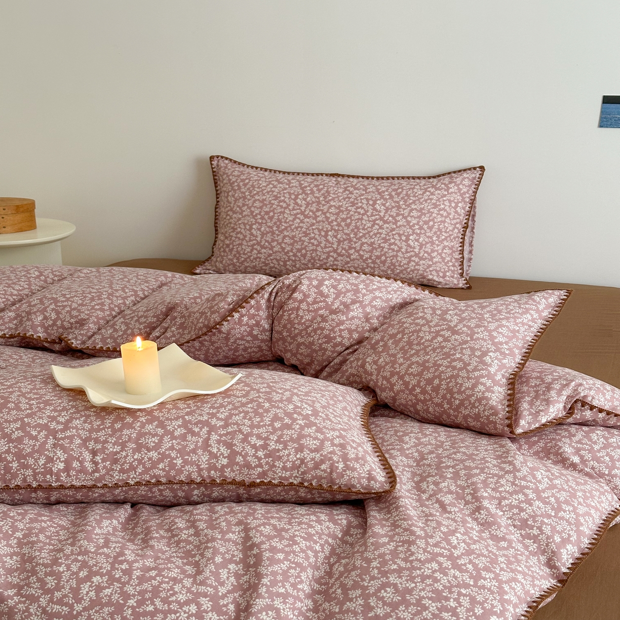 91家纺网 家纺一手货源 找家纺 2025新款工艺款全棉双层纱小清新贝壳边四件套 浅枝